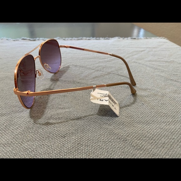 Tahari sunglasses new - Picture 15 of 16